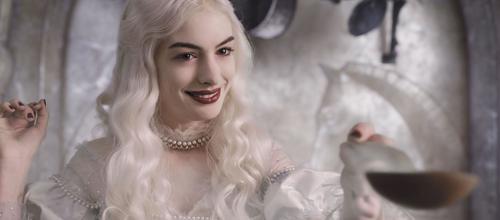 Anne Hathaway as The White Queen - Alice in Wonderland
